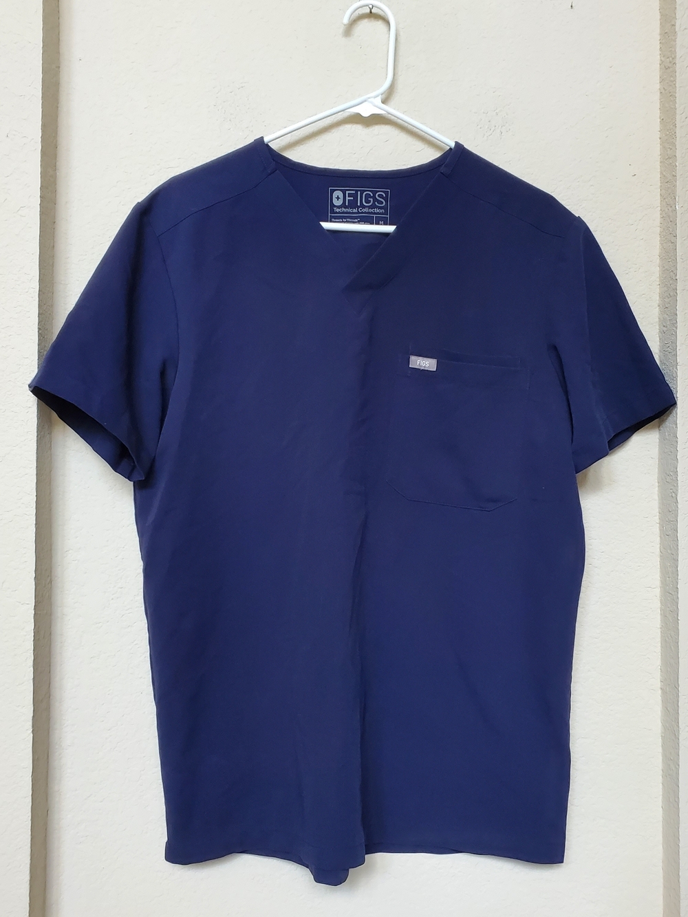FIGS Deep Navy Short-Sleeve Pocket Scrub Top. Size Medium